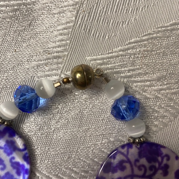 Blue floral lace bracelet - Picture 2 of 4